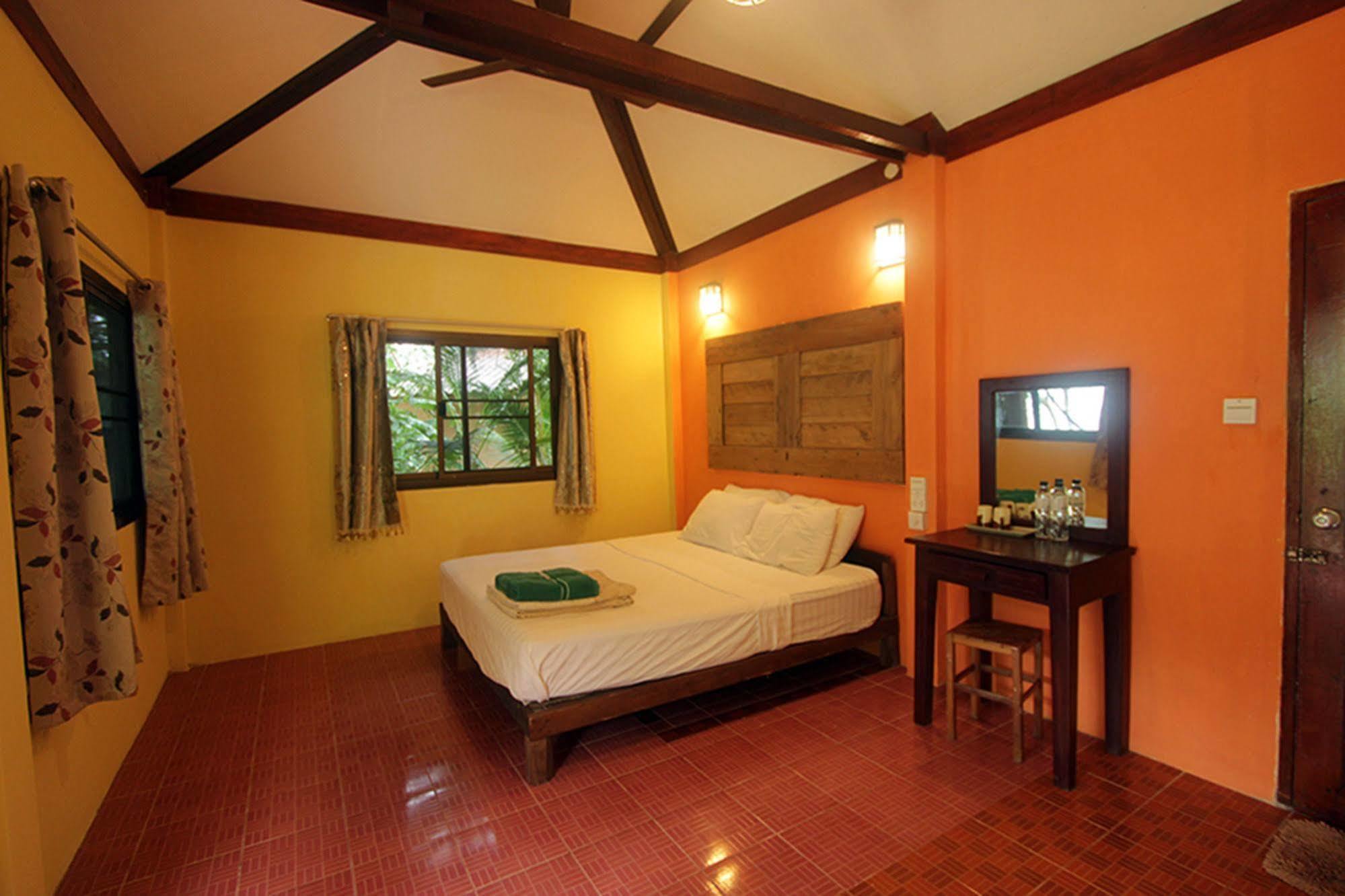 Chomjan Resort Koh Phayam Eksteriør bilde